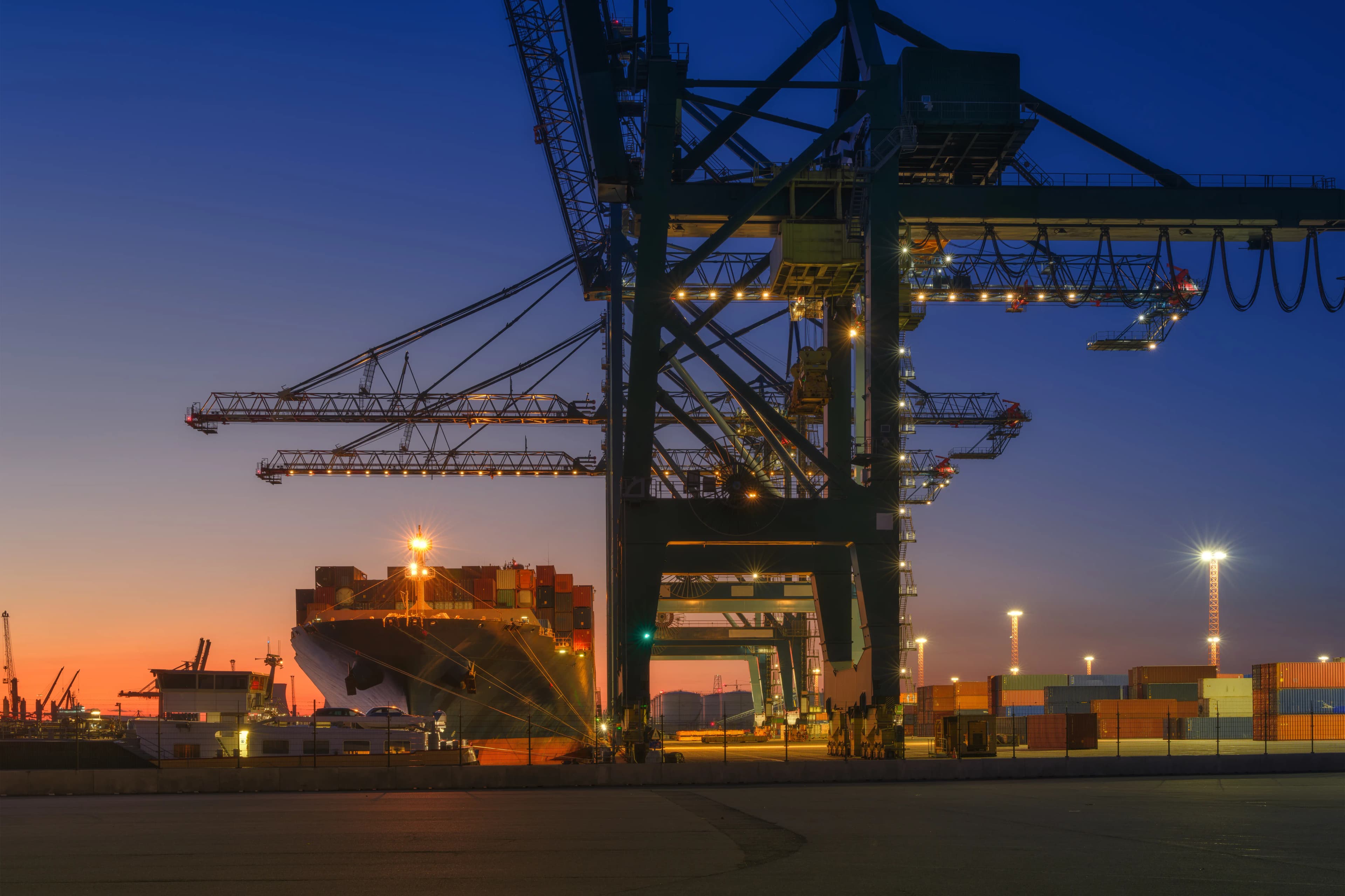 Marine commercial terminal